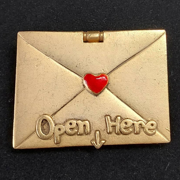 Vintage AJC Signed Mother's Day Mail Brooch Gold Tone - Picture 10 of 13